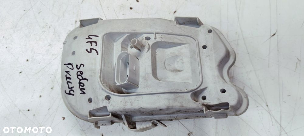WKŁAD LAMPY W BŁOTNIK PRAWY TYŁ AUDI A6 C6 SEDAN ZWYKŁY NA ŻARÓWKI 4F5 - 5