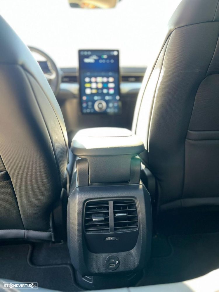 Ford Mustang Mach-E - 12