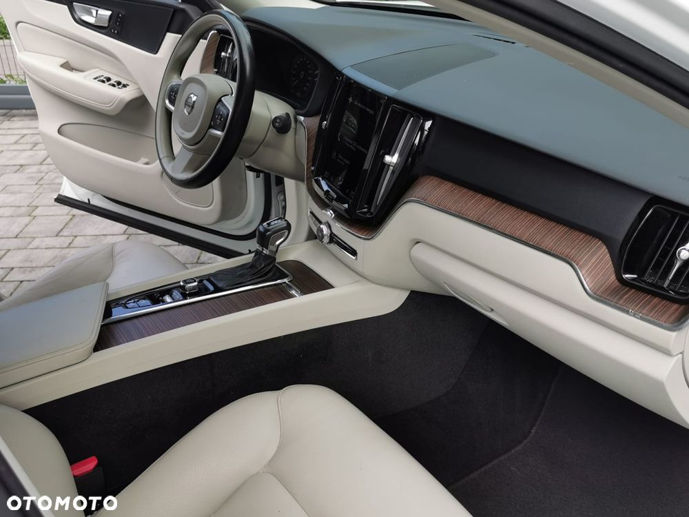 Volvo XC 60 T5 AWD Geartronic Momentum Pro - 26