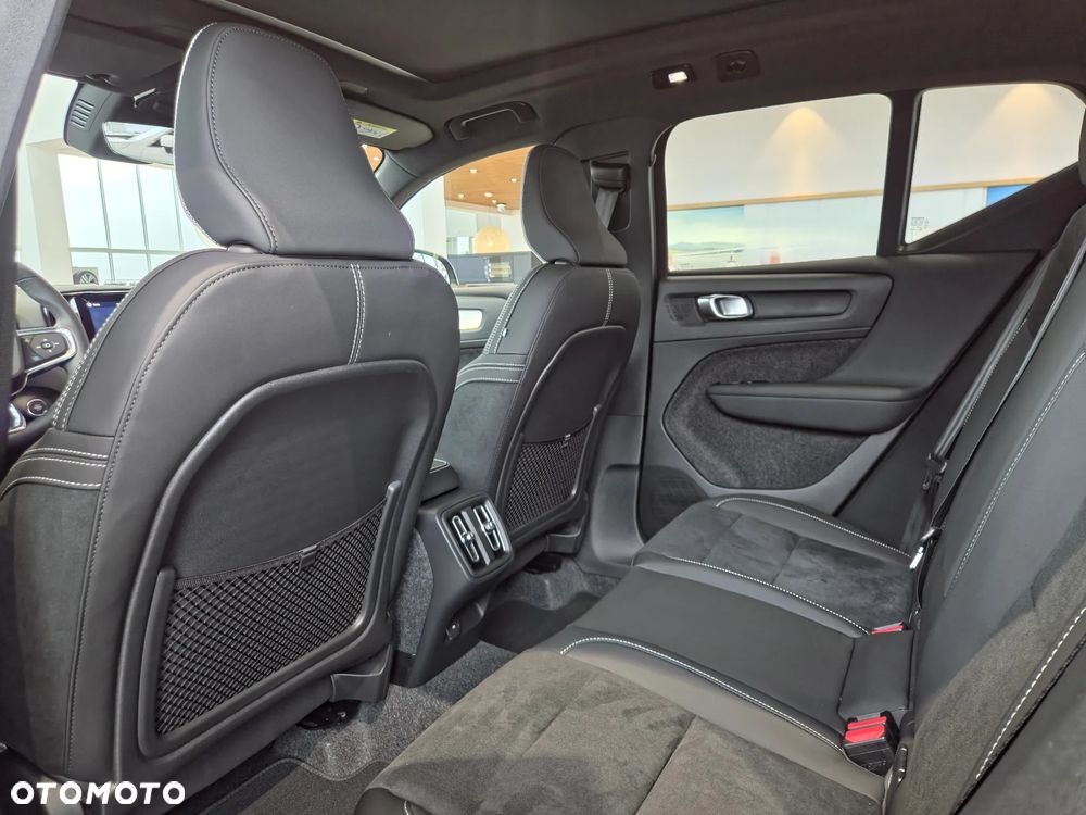 Volvo XC 40 B3 Ultra Dark - 11