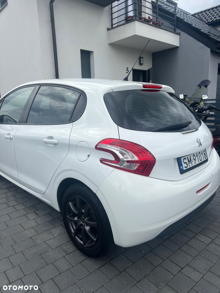 Peugeot 208 - 4