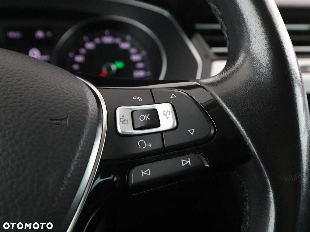 Volkswagen Passat Variant 2.0 TDI SCR DSG (BlueM Tech) Comfortline - 31