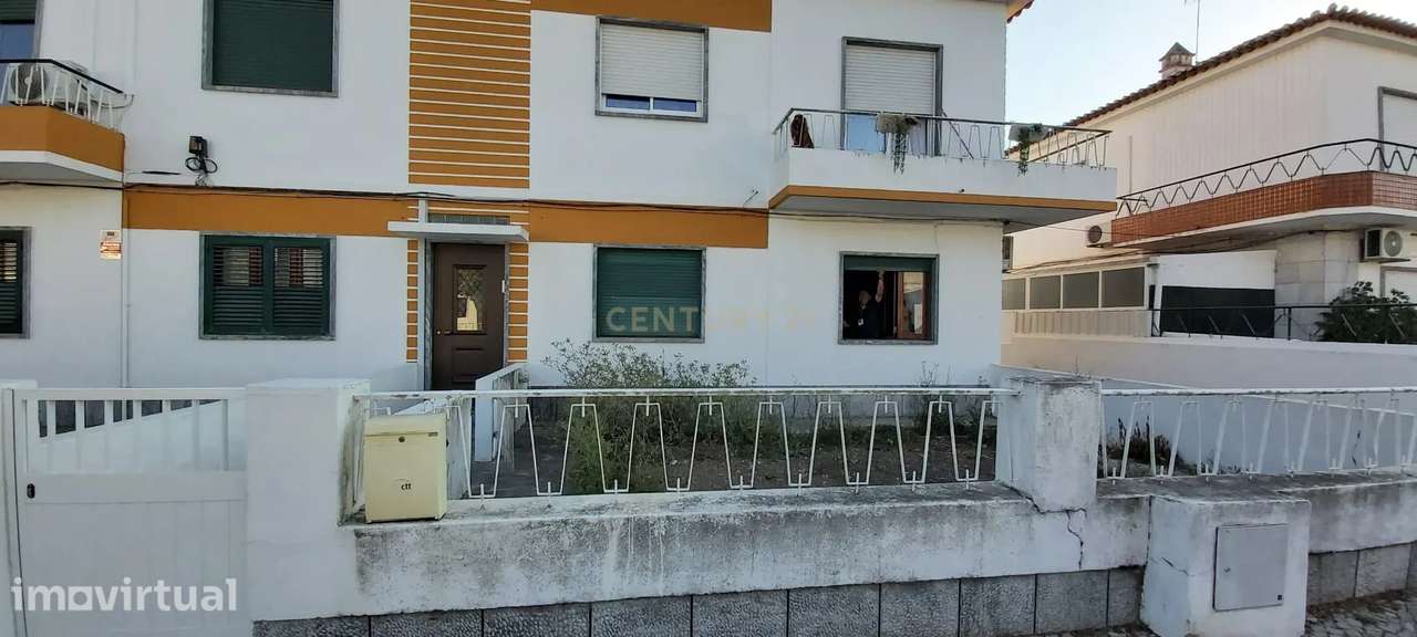 BEJA-ALENTEJO,   Rés-do-Chão com  4 Quartos ,Terraço,  Garagem e espaç - Grande imagem: 4/33