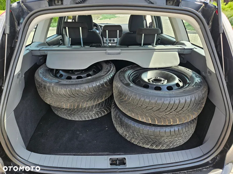 Ford Focus 1.6 Ambiente - 10