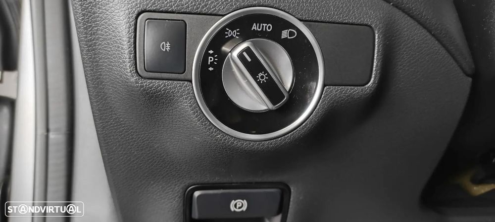 Mercedes-Benz CLA 200 - 40