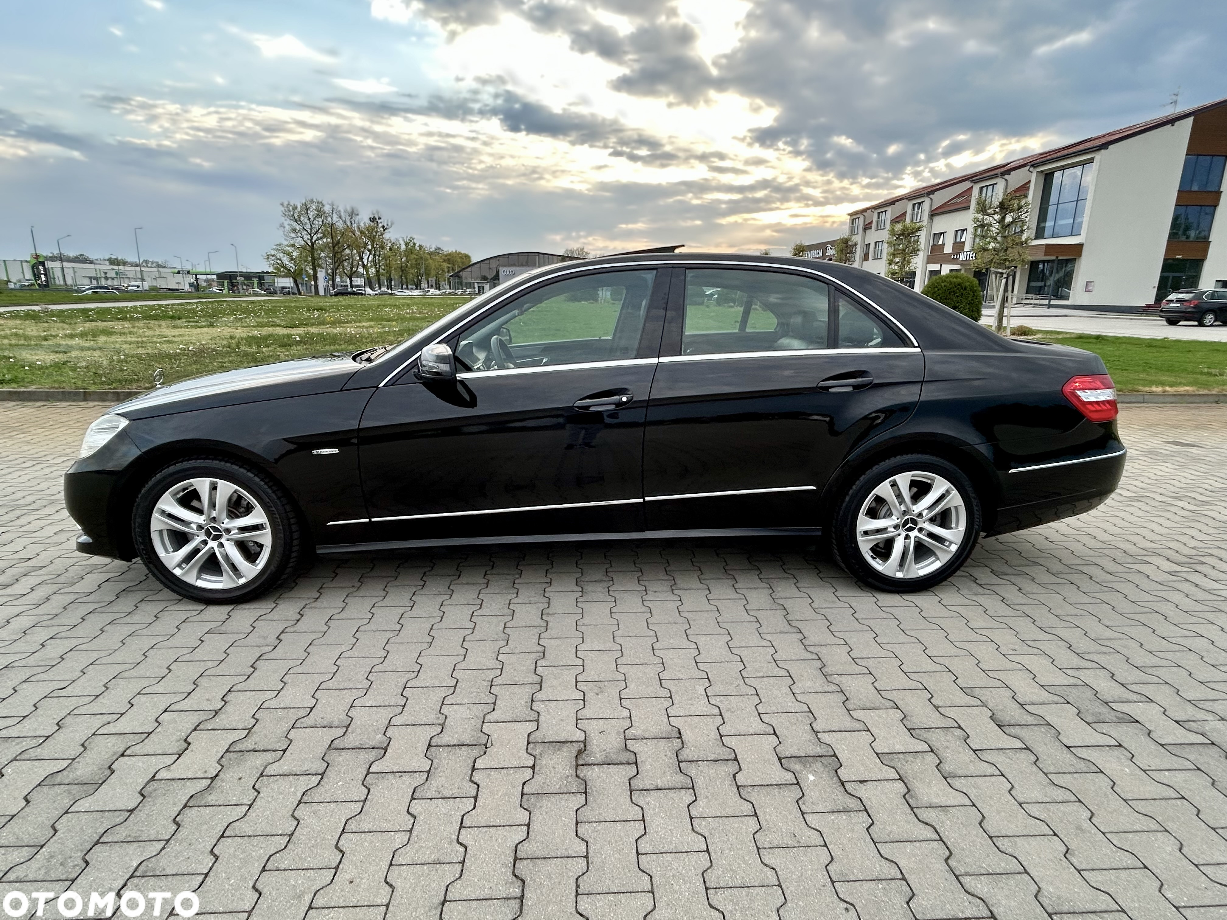 Mercedes-Benz Klasa E 350 CDI BlueEff Avantgarde - 6