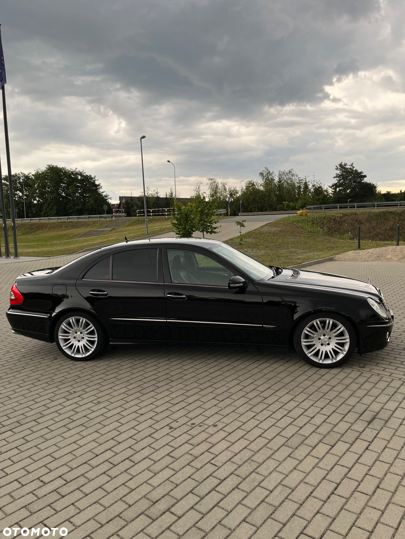 Mercedes-Benz Klasa E 200 T Kompressor Automatik Classic - 4