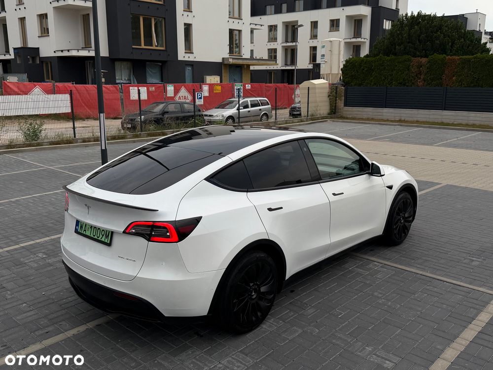 Tesla Model Y - 5