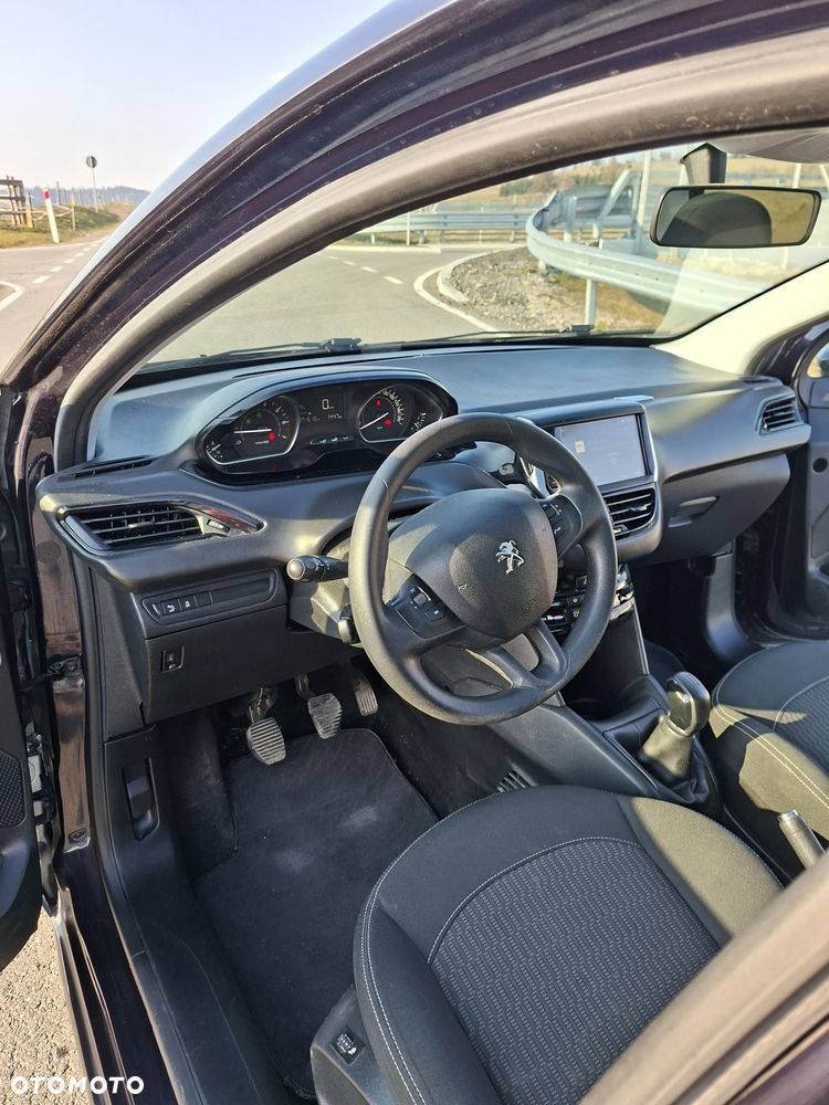 Peugeot 208 - 4