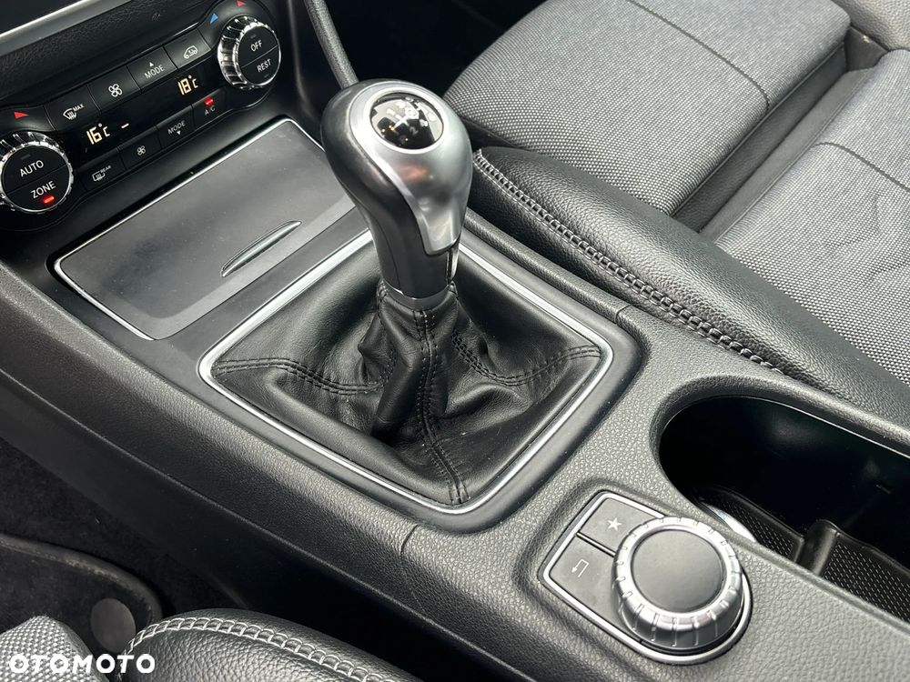 Mercedes-Benz GLA - 25