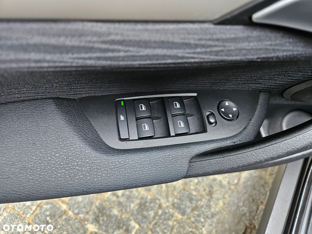 BMW X1 sDrive18i - 30