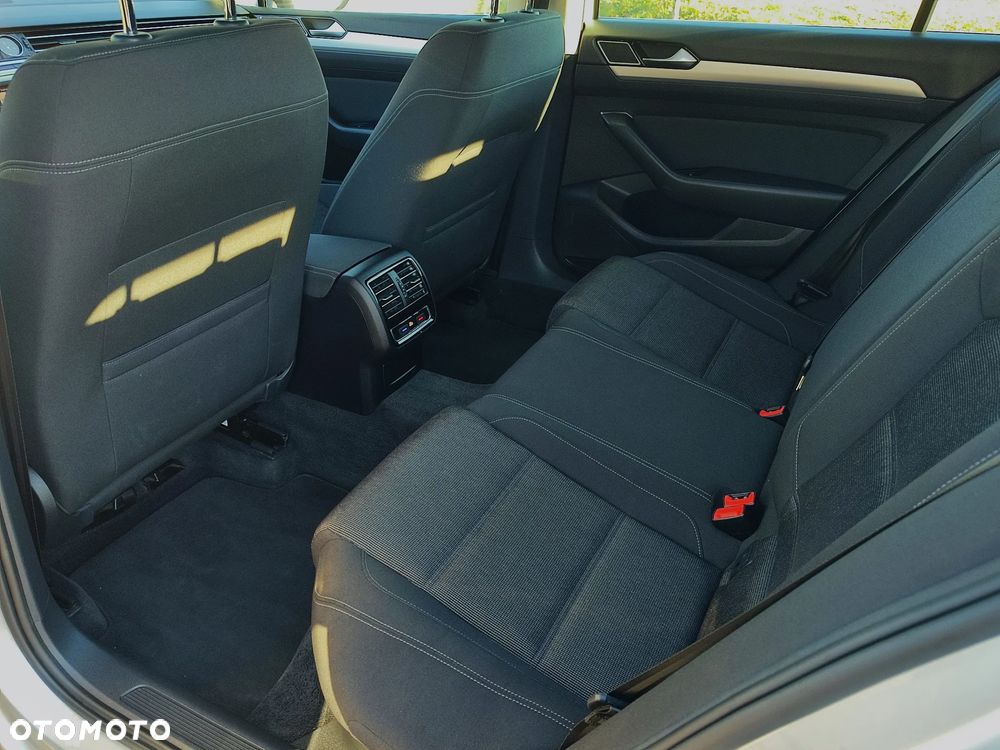 Volkswagen Passat 2.0 TDI SCR Business - 27
