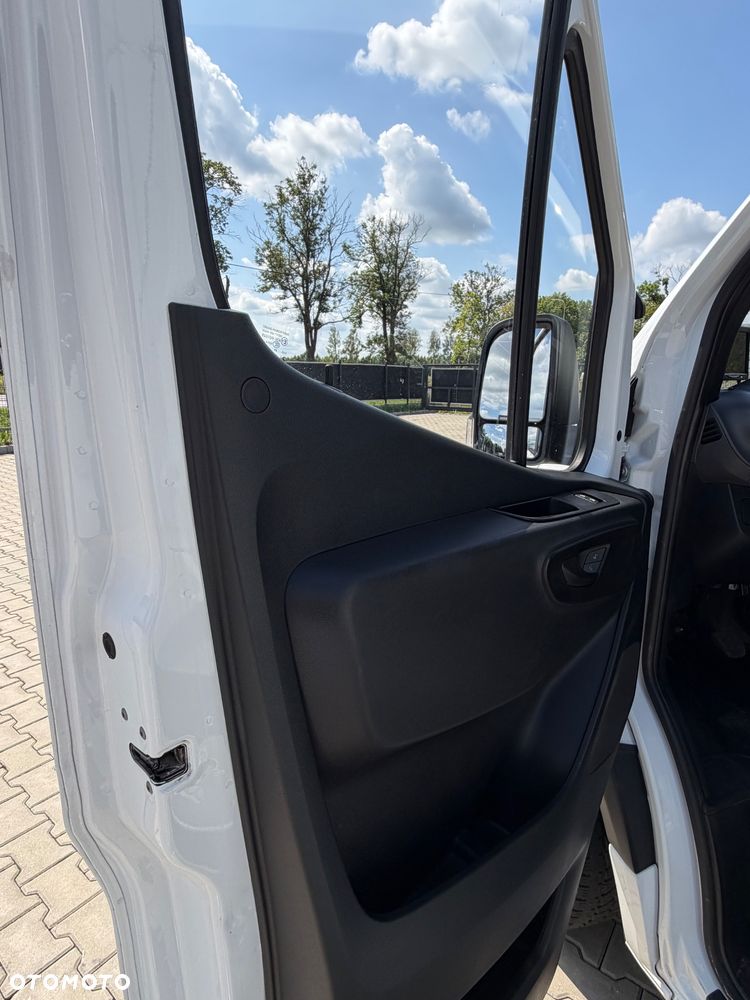 Mercedes-Benz Sprinter - 10