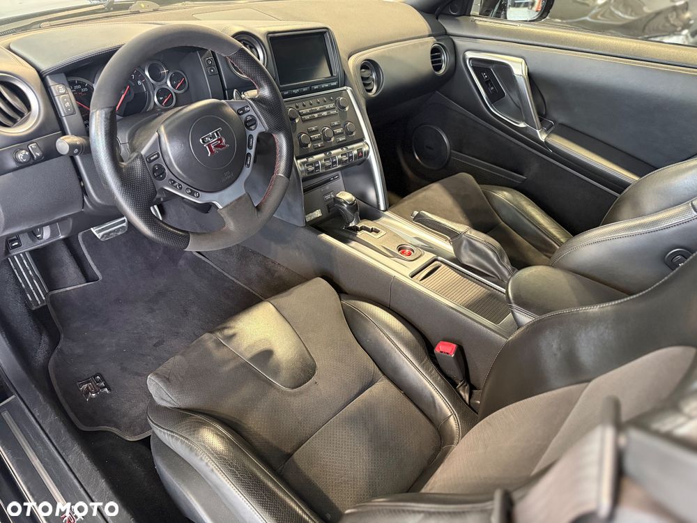 Nissan GT-R Black Edition - 12