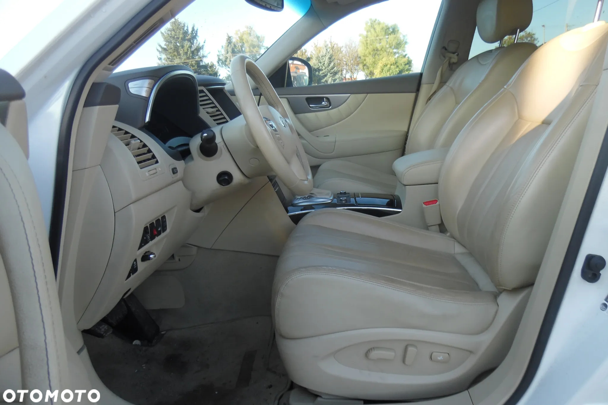 Infiniti QX70 - 7