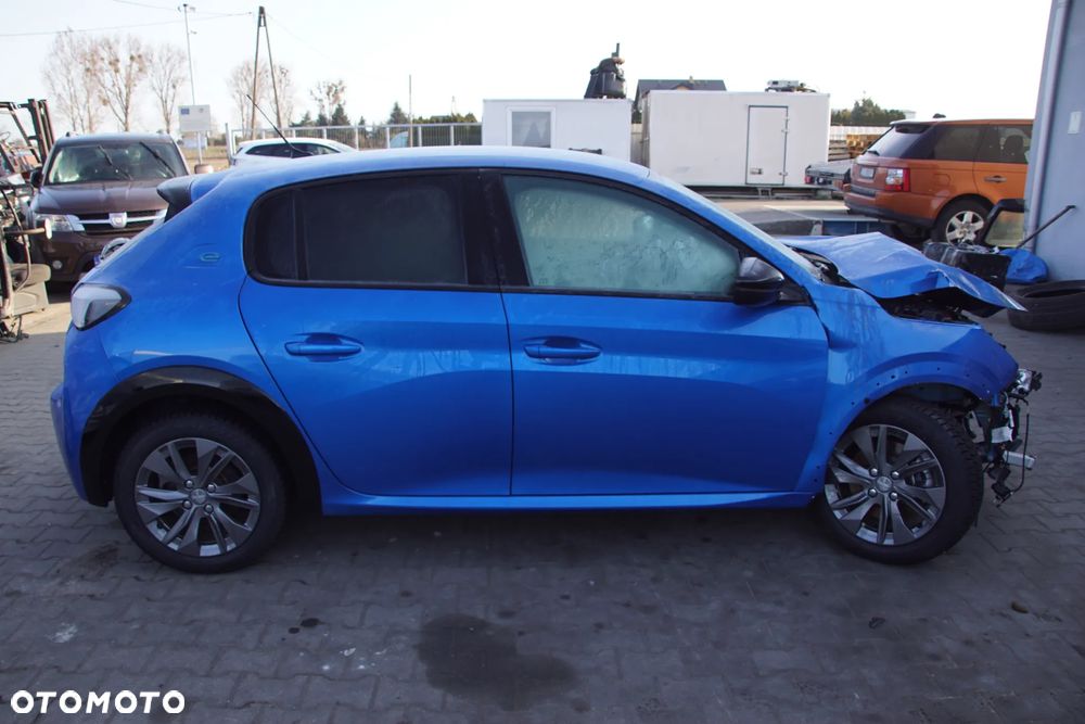 Auto na części - Peugeot e-208 100 kW ZK01 9842858380 ESM 2023R Silnik Falownik Bateria Drzwi Błotnik Klapa Zderzak Lusterko Lampa Klamka Szyba Deska Kokpit Sterownik Moduł Czujnik Licznik Wyświetlacz Panel Kierownica - 7