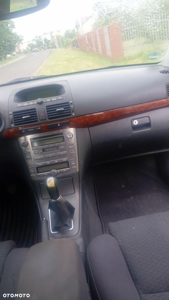 Toyota Avensis 2.0 D-4D - 11