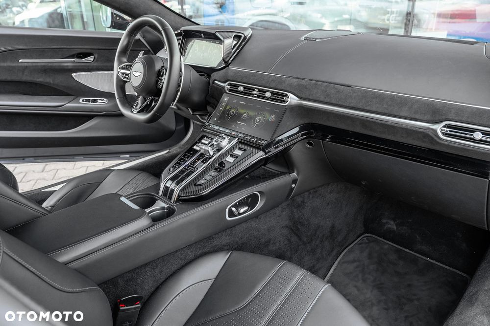 Aston Martin Vantage - 17