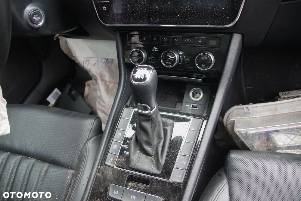 Auto na części - Skoda Superb III 4x4 2.0 TDI 190 KM DFHA SWP LF7M 2018R Silnik Skrzynia Drzwi Błotnik Zderzak Klapa Lampa Lusterko Klamka Szyba Deska Kokpit Sterownik Moduł Czujnik Licznik Wyświetlacz Panel Kierownica - 13