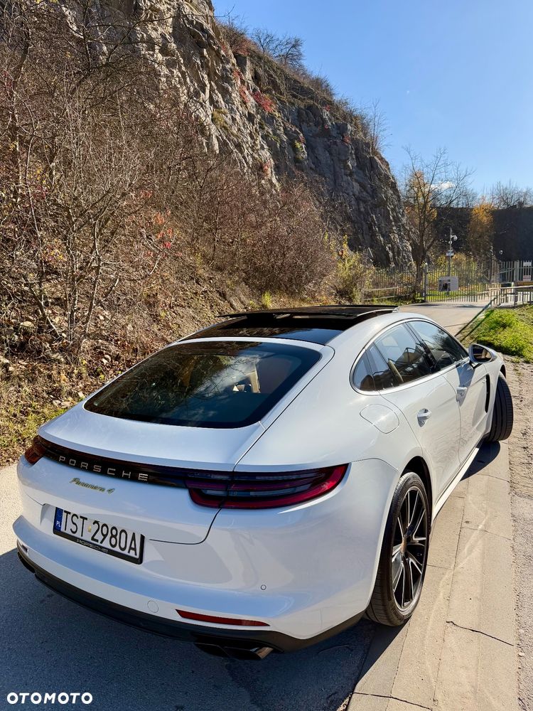 Porsche Panamera 4 E-Hybrid - 8