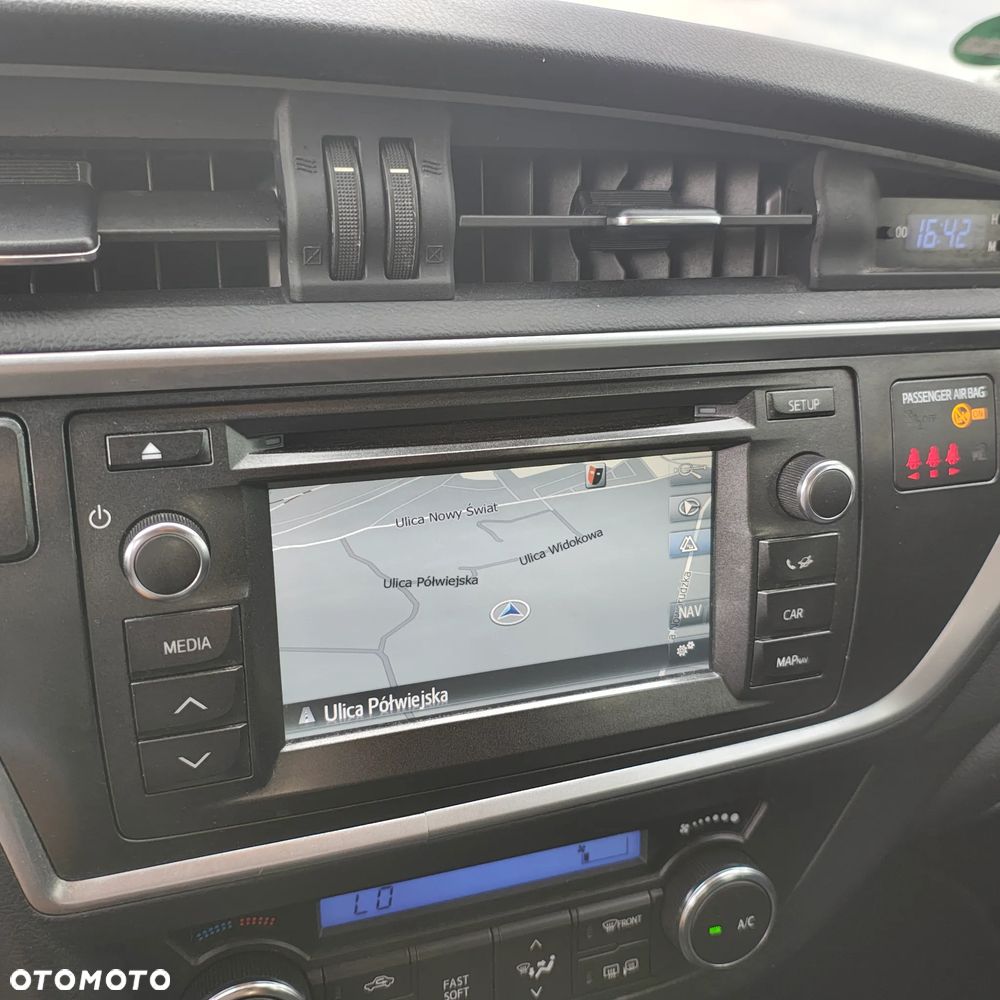 Toyota Auris 2.0 D-4D Premium Comfort - 16