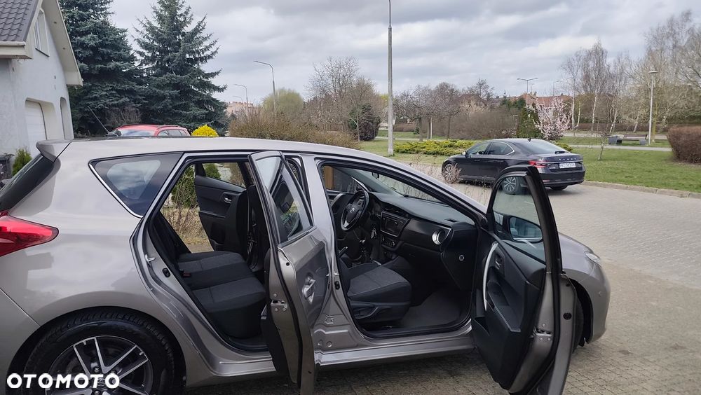 Toyota Auris 2.0 D-4D Luna - 27