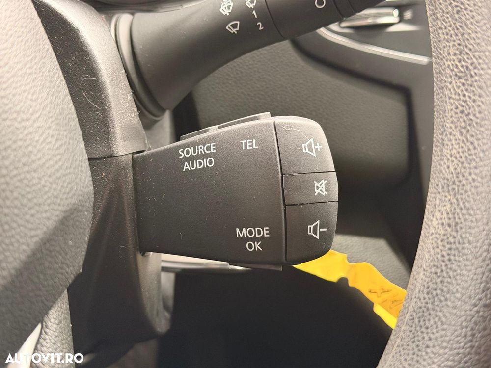 Renault Megane TCe Business - 29