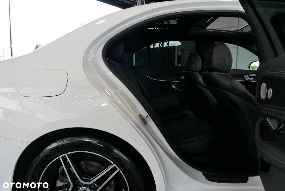 Mercedes-Benz Klasa E 220 d 4Matic 9G-TRONIC AMG Line - 11
