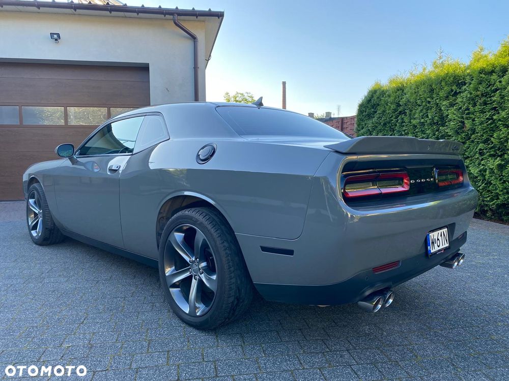 Dodge Challenger - 8