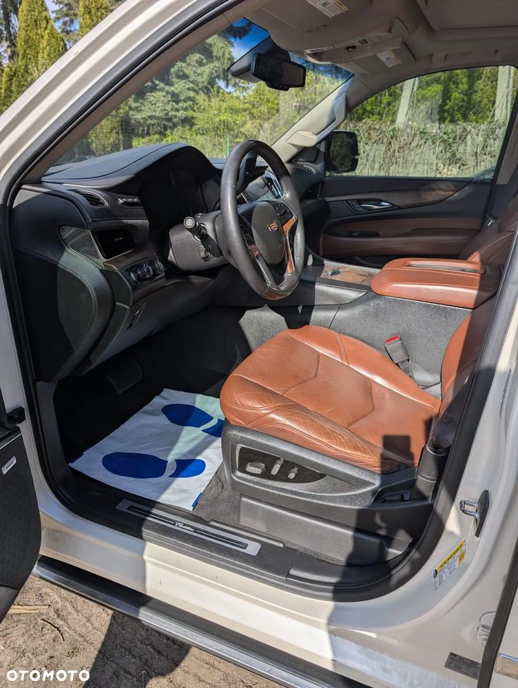 Cadillac Escalade - 8