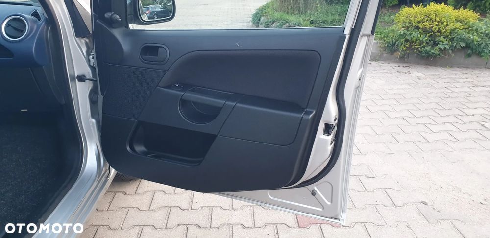 Ford Fiesta 1.3 Connection - 12