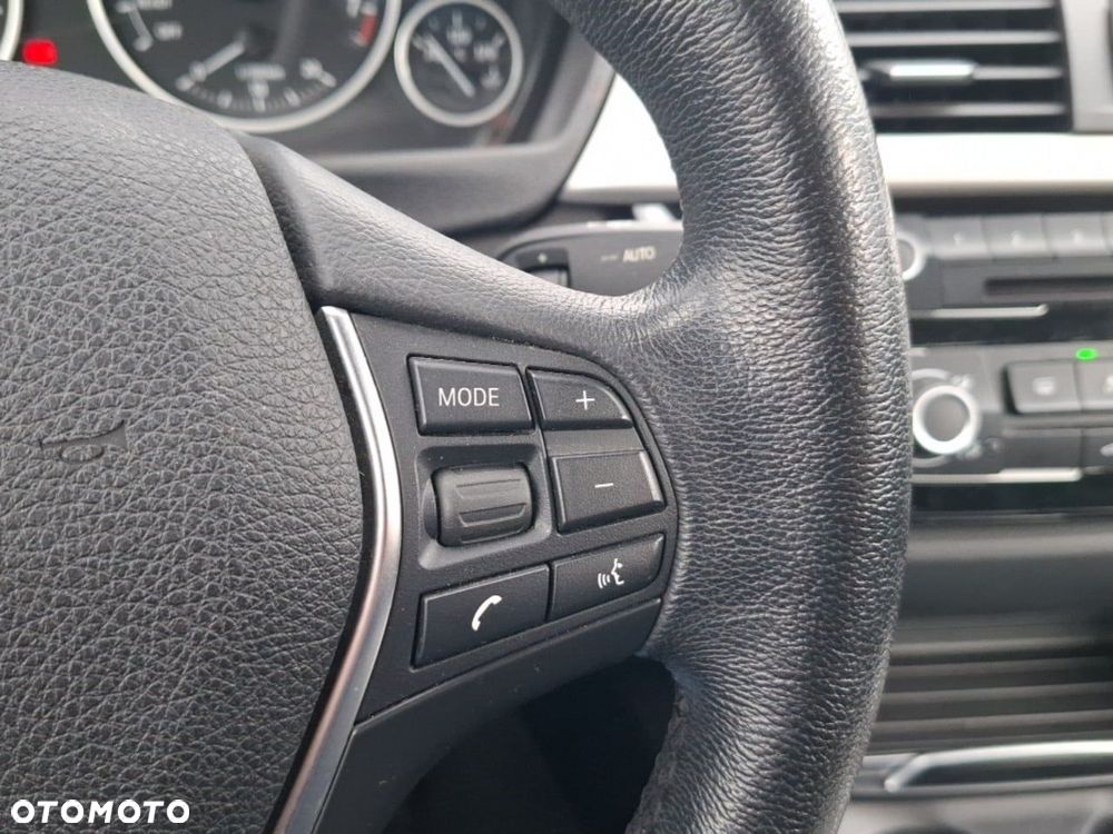 BMW Seria 3 318i - 23