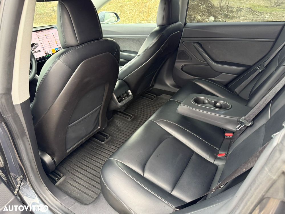 Tesla Model 3 - 11