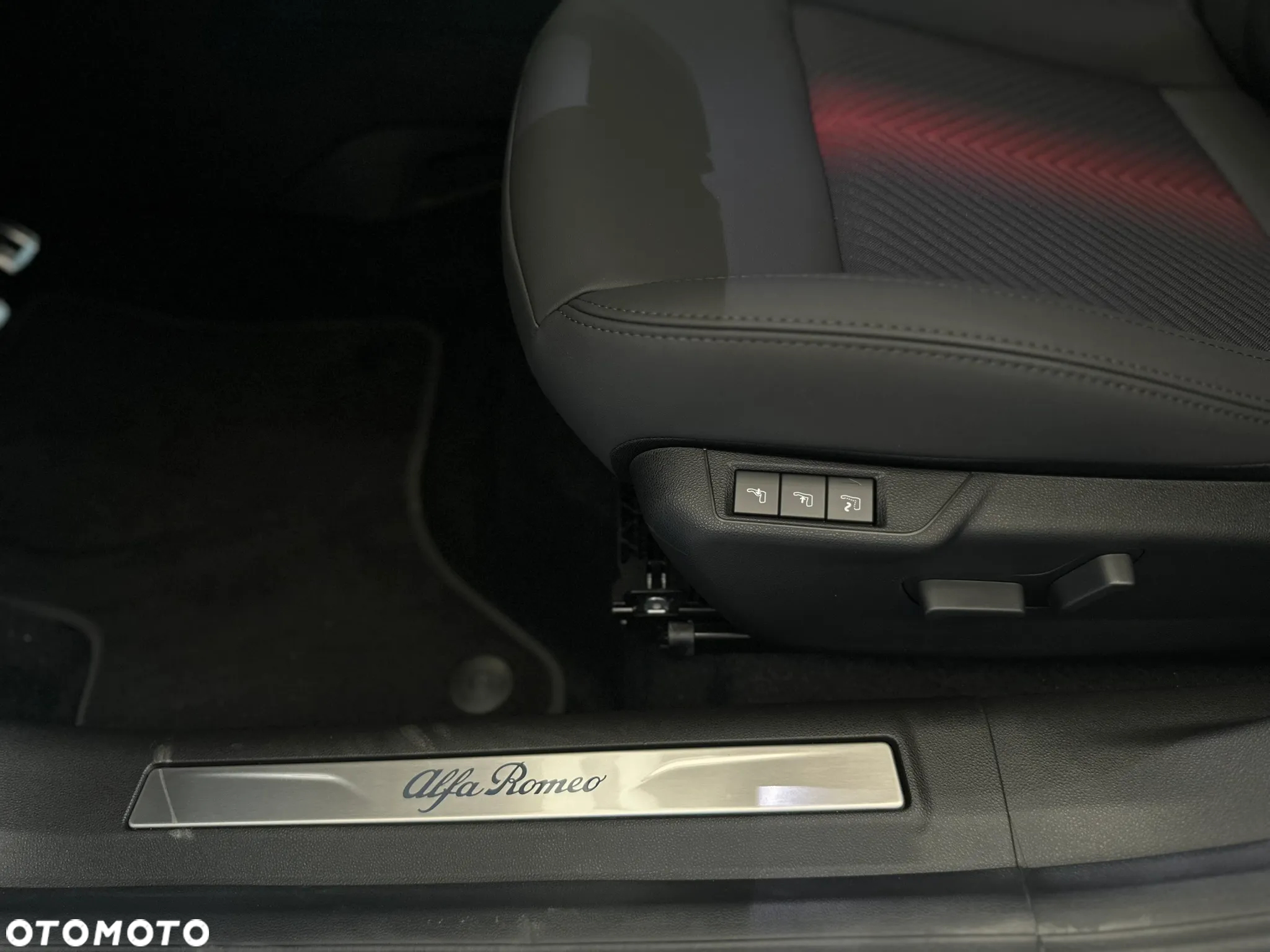 Alfa Romeo Junior 1.2 mHEV Ibrida Q4 eDCT - 8