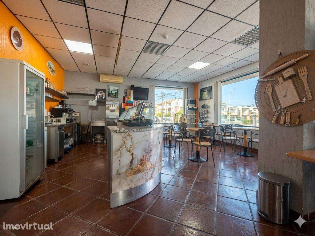 Café Totalmente Equipado em Excelente Localização – Pronto a Funcionar - Grande imagem: 4/12