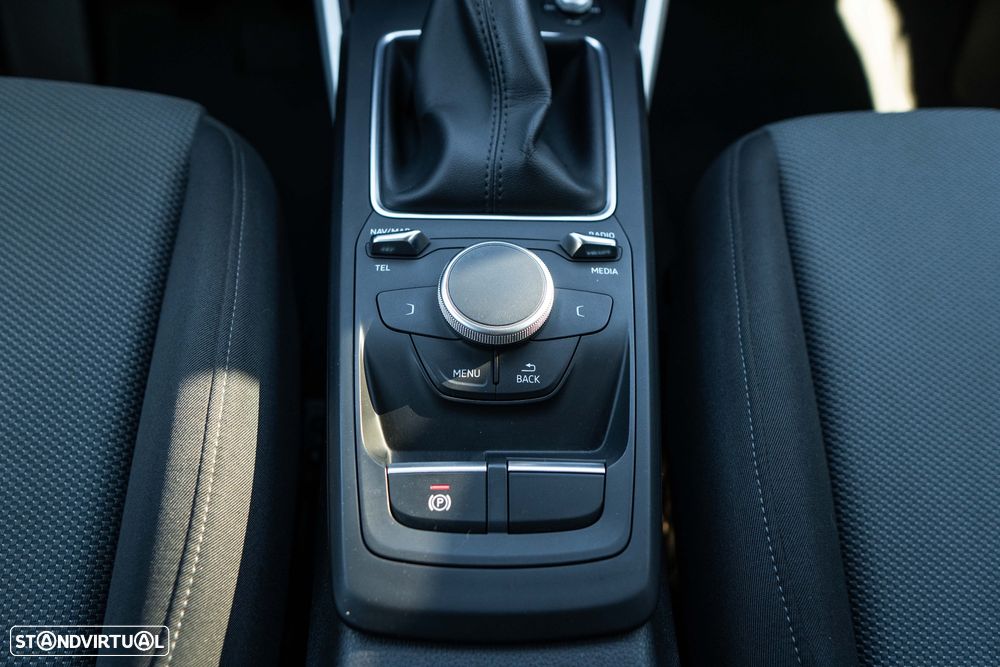 Audi Q2 1.6 TDI Design - 13