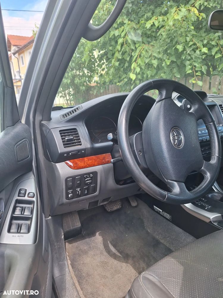 Toyota Land Cruiser - 2