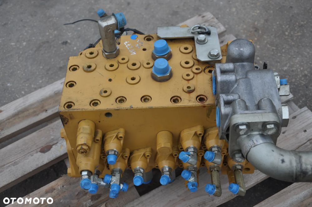 Rozdzielacz hydrauliczny Cat Caterpillar 312 D - 1