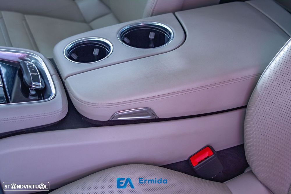 Porsche Panamera Sport Turismo - 48