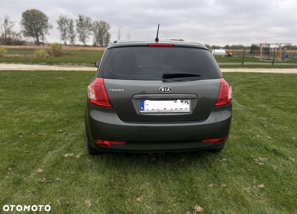 Kia Ceed 2010 photo 5