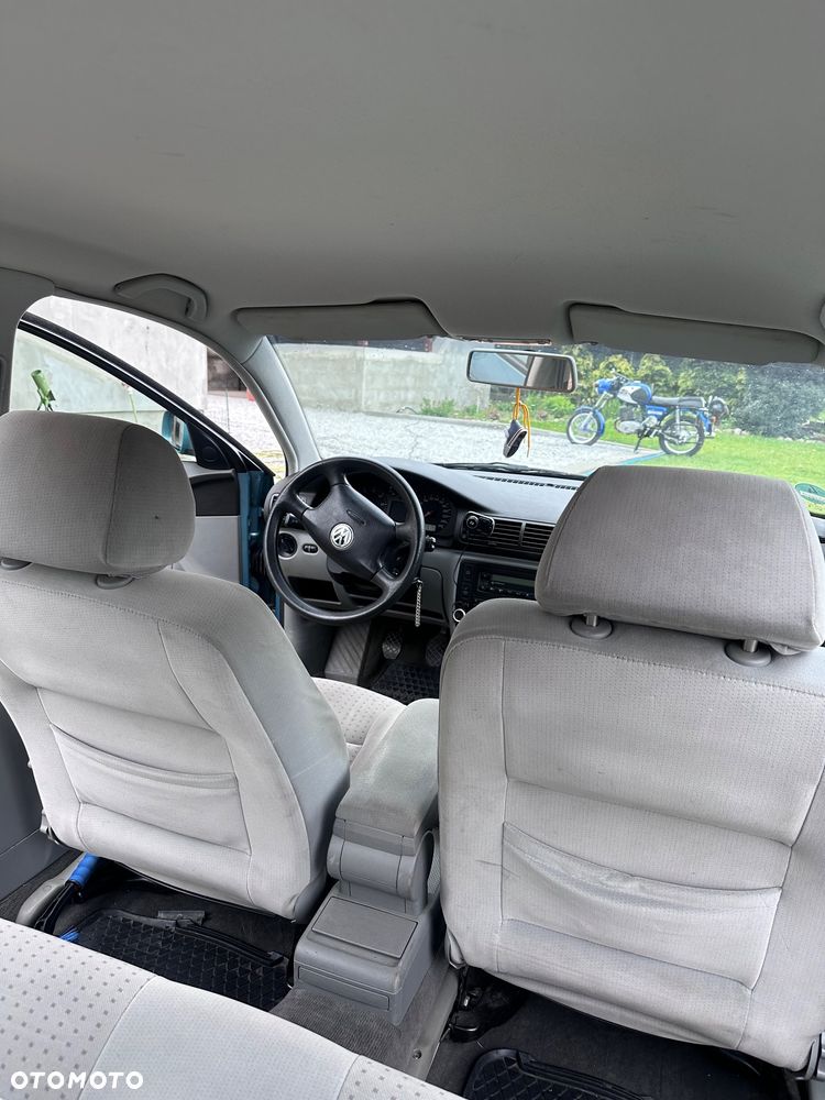 Volkswagen Passat 1.6 Comfortline - 9