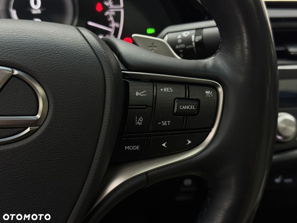 Lexus ES 300h Business Edition - 26