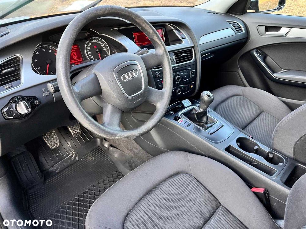 Audi A4 Limousine - 4