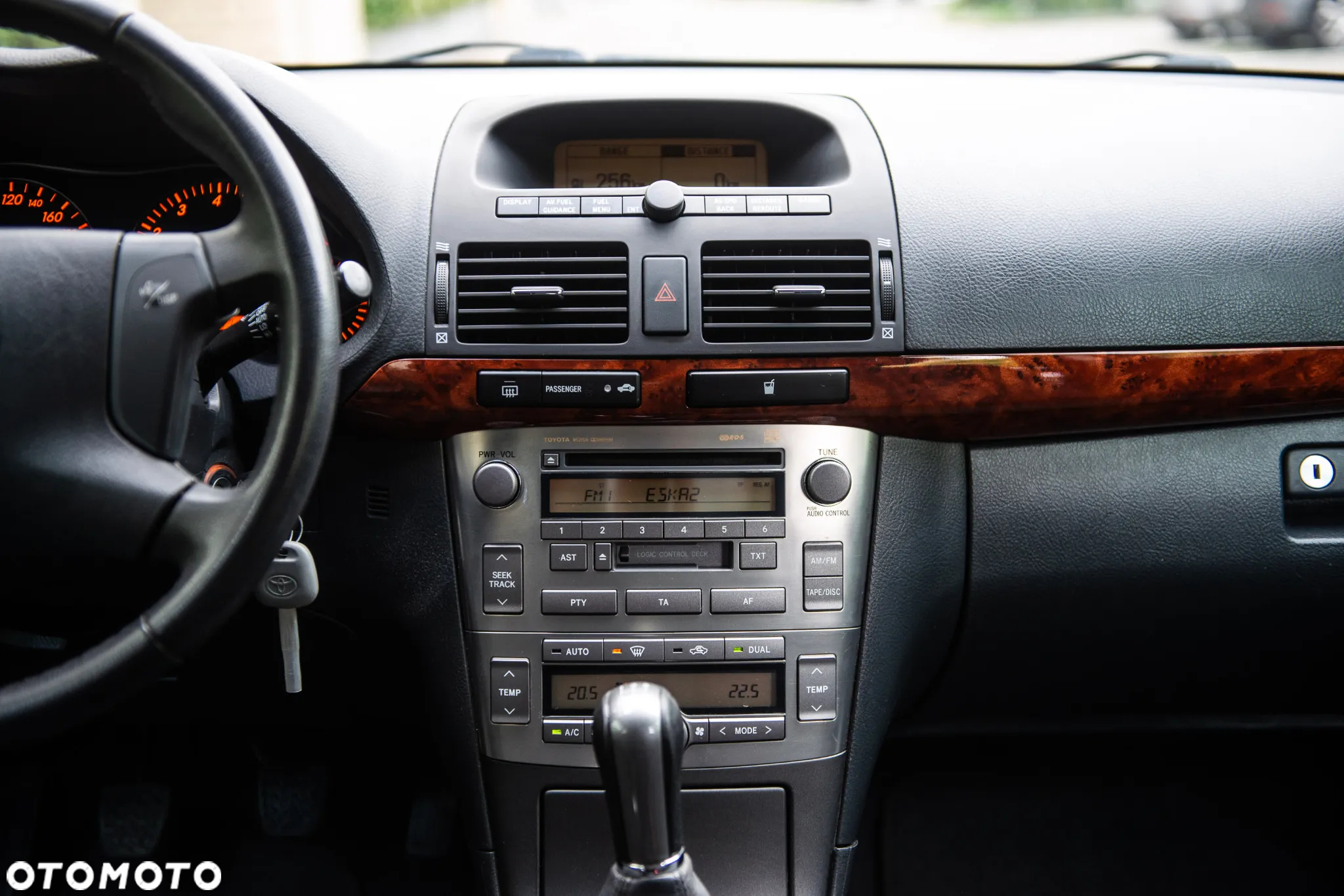 Toyota Avensis 1.8 Sol - 28