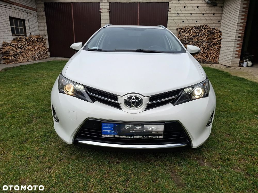 Toyota Auris 1.6 Premium - 1