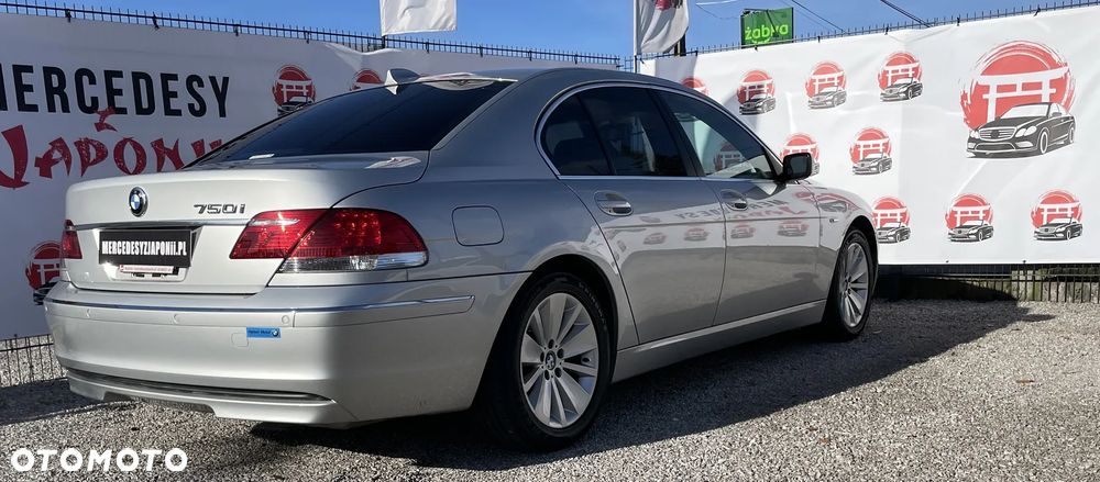 BMW Seria 7 750i - 8