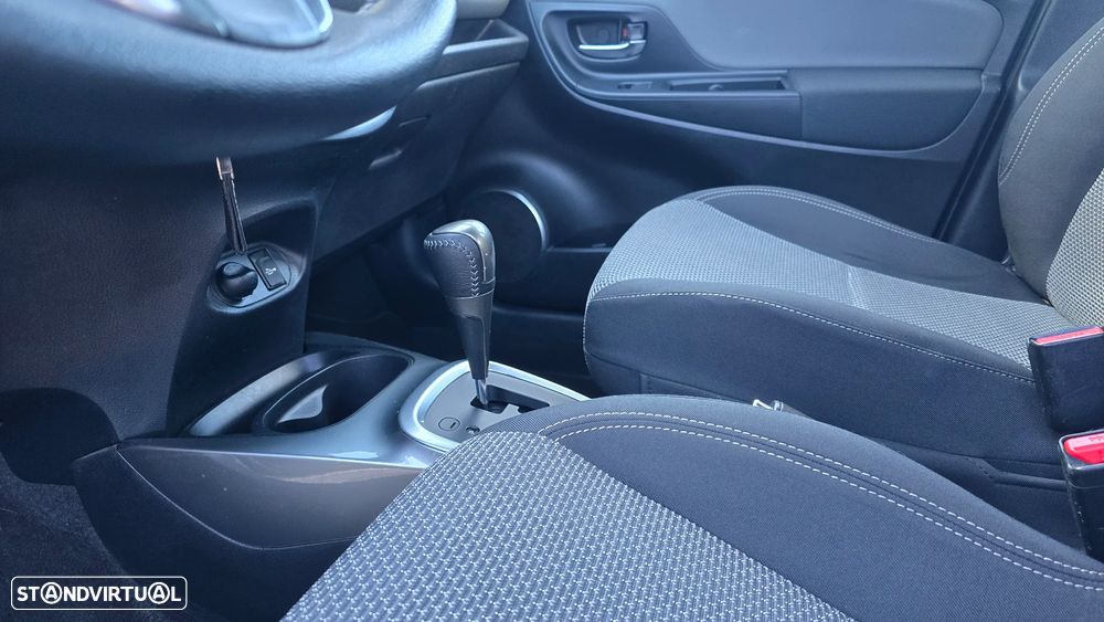 Toyota Yaris 1.5 HSD Comfort +P.Style+P.Techno - 41