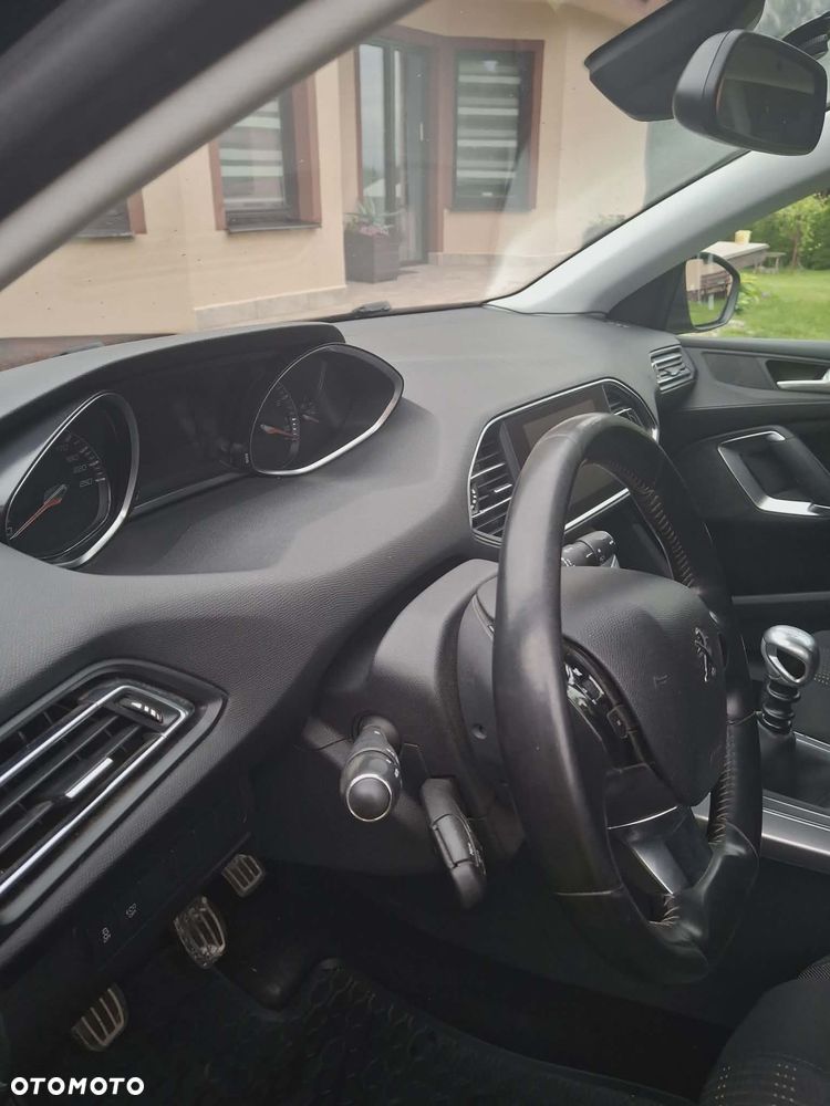 Peugeot 308 1.2 PureTech Allure S&S - 8