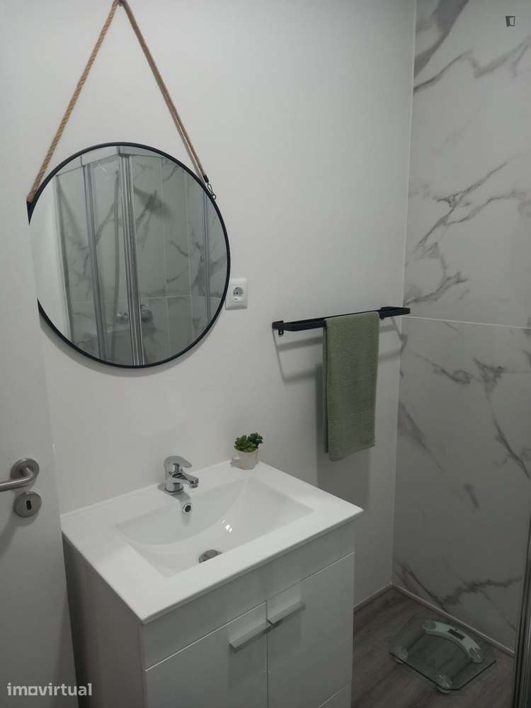 Apartamento com 1 quartos - localizado em Paranhos Porto - Grande imagem: 3/16
