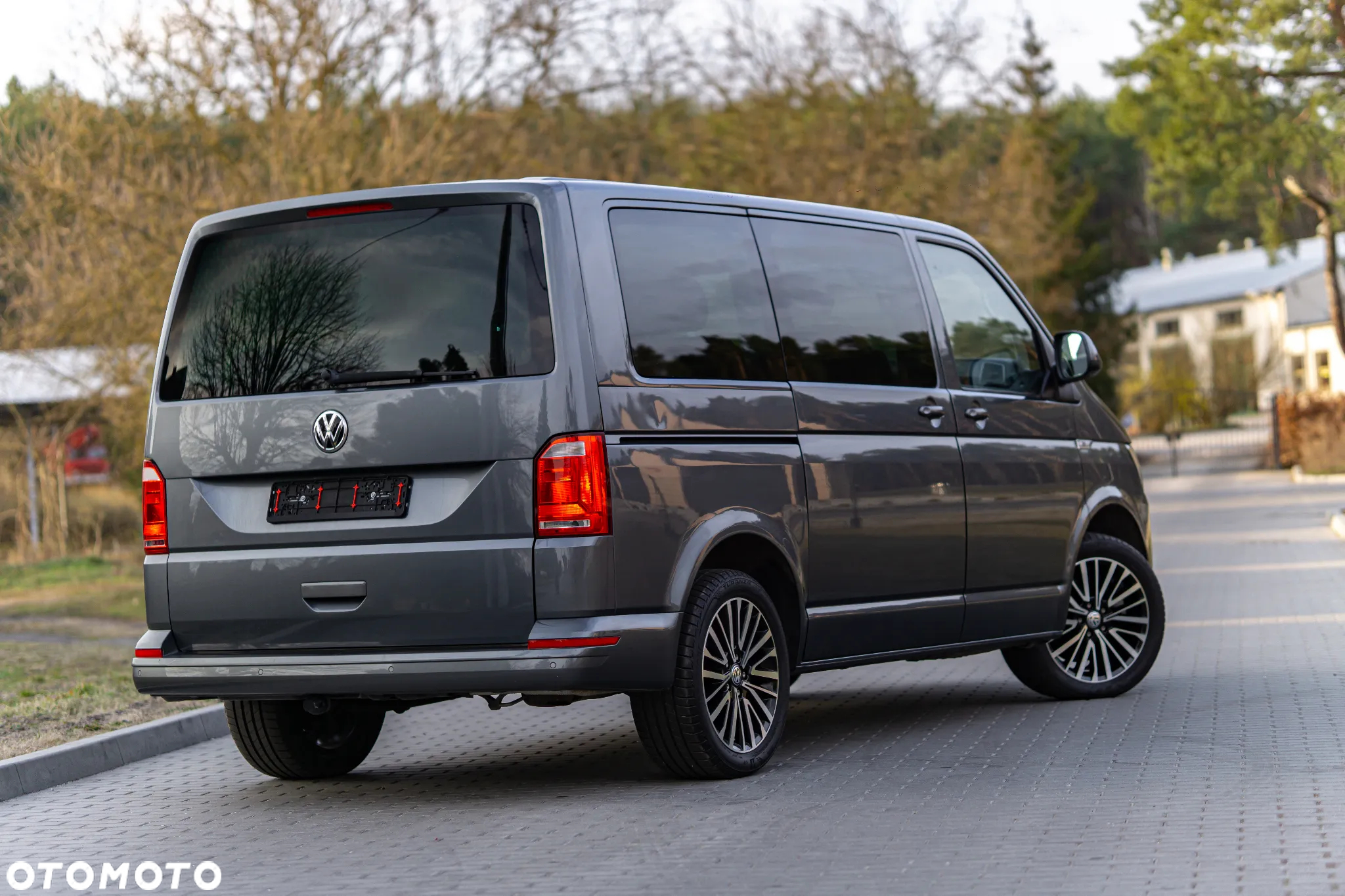 Volkswagen Multivan - 12